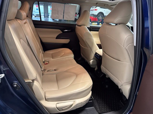 Used 2022 Toyota Highlander XLE AWD/4WD image 20