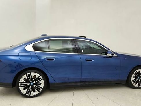 Used 2025 BMW i5 xDrive40 w/ Premium Package image 6