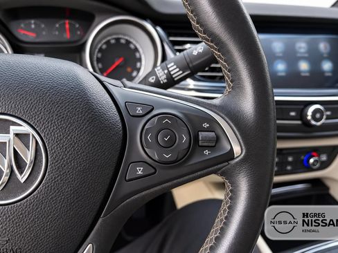 Used 2018 Buick Regal Essence w/ Driver Confidence Package #1 FWD image 8