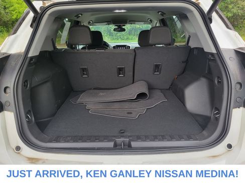 Used 2024 GMC Terrain SLE w/ Driver Convenience Package AWD/4WD image 17