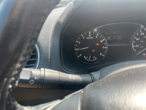 Used 2016 Nissan Pathfinder SV w/ SV Cold Weather Package FWD image 14