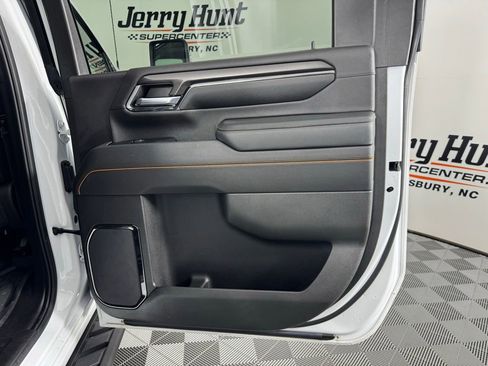 Used 2024 GMC Sierra 2500 AT4 w/ Technology Package image 27