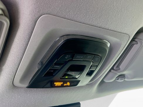 Used 2025 Toyota Corolla Cross LE image 22