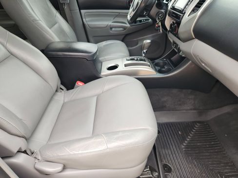 Used 2015 Toyota Tacoma PreRunner image 14