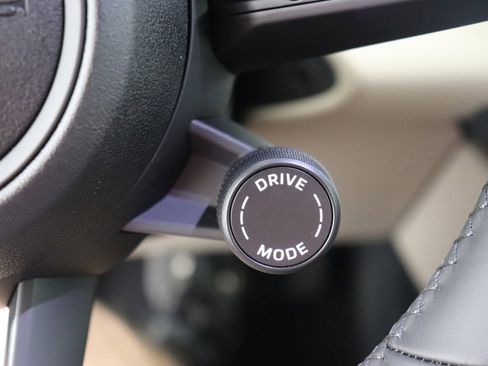 Used 2025 Porsche Macan Electric image 37