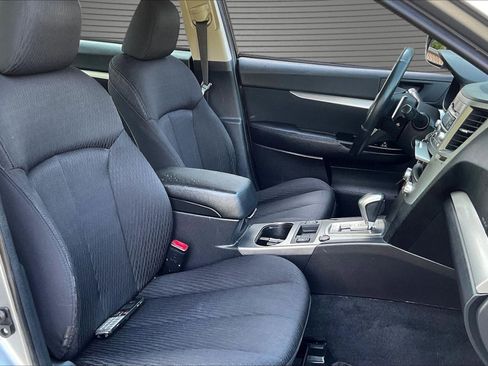 Used 2010 Subaru Legacy 2.5i Premium image 26