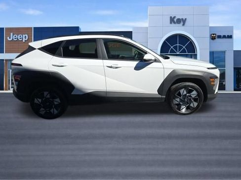 Used 2025 Hyundai Kona SEL AWD/4WD image 4