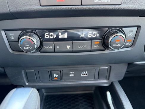 Used 2022 Nissan Frontier SV w/ Technology Package image 22