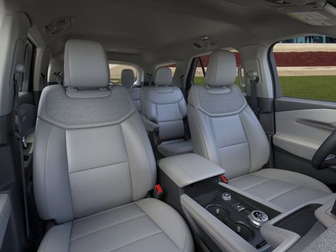 Used 2025 Ford Explorer Active w/ Active Comfort Package image 10