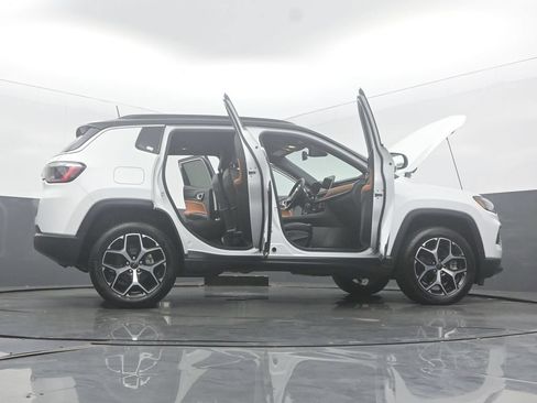 Used 2025 Jeep Compass Limited AWD/4WD image 48