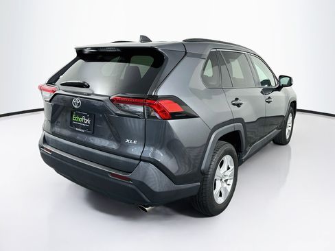 Used 2021 Toyota RAV4 XLE w/ Convenience Package FWD image 9