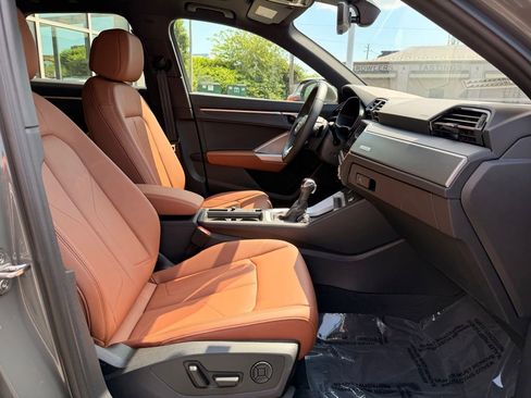 Certified 2025 Audi Q3 2.0T Premium w/ Convenience Package AWD/4WD image 18
