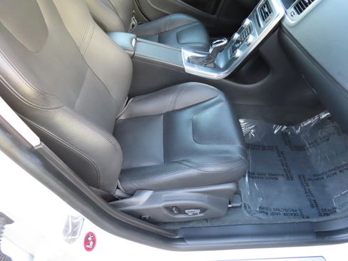 Used 2017 Volvo S60 T5 Inscription Platinum w/ Climate Package image 21