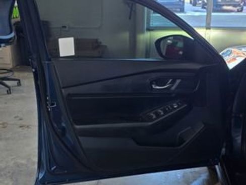 Used 2025 Honda Accord SE image 11