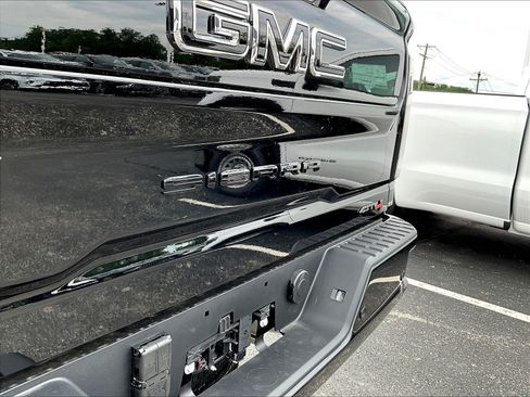 New 2026 GMC Sierra 2500 AT4 w/ AT4 Premium Plus Package AWD/4WD image 13