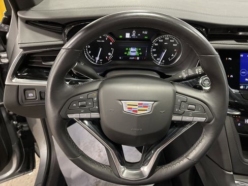 Used 2025 Cadillac XT6 Premium Luxury image 19