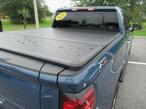Used 2024 GMC Sierra 1500 SLT w/ X31 Off-Road Package AWD/4WD image 32