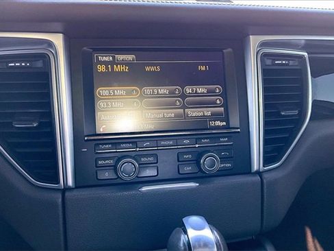 Used 2016 Porsche Macan S image 24