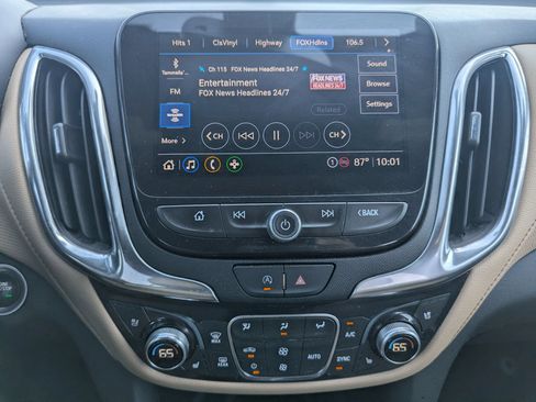 Used 2022 Chevrolet Equinox Premier AWD/4WD image 16