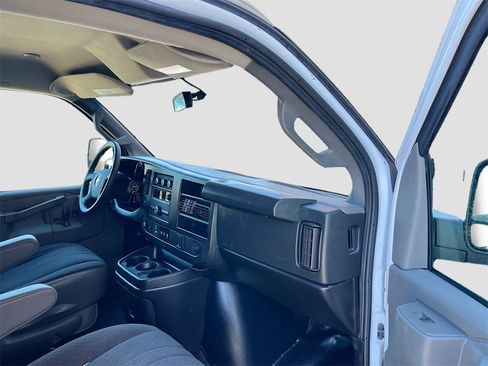 Used 2022 Chevrolet Express 2500 w/ Driver Convenience Package image 23