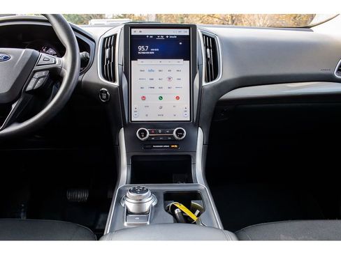 Used 2022 Ford Edge SE w/ Black Appearance Package image 14