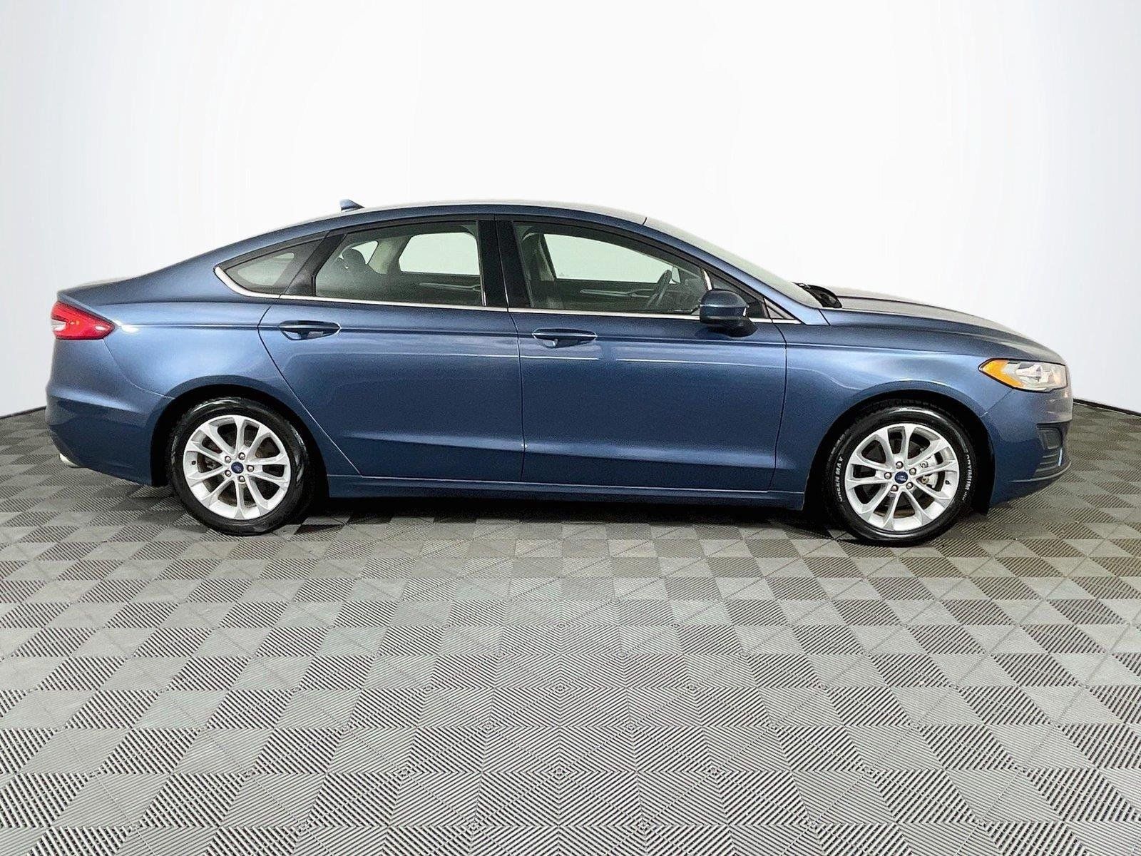 Used 2019 Ford Fusion SE FWD image 10