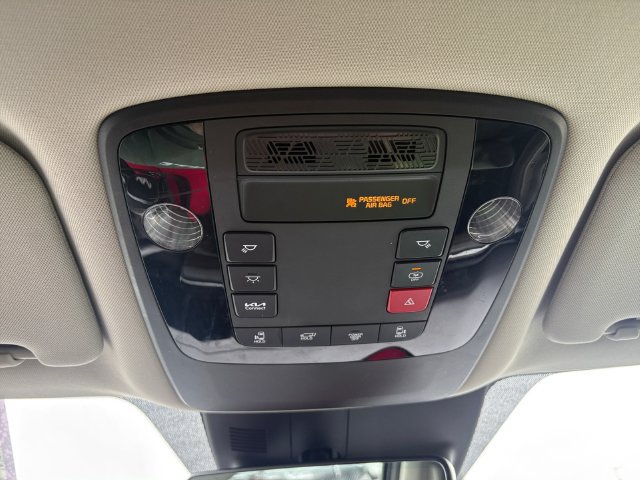 Certified 2025 Kia Carnival EX FWD image 22