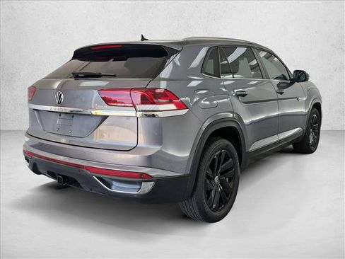 Used 2023 Volkswagen Atlas Cross Sport SE w/ Panoramic Sunroof Package FWD image 2