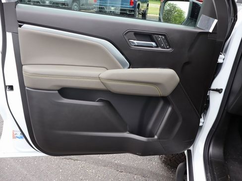 New 2025 Chevrolet Colorado ZR2 w/ Technology Package image 3