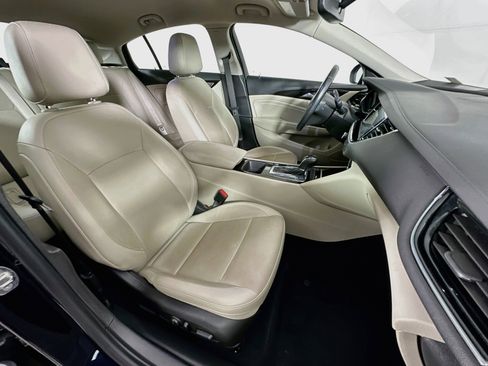 Used 2018 Buick Regal Essence FWD image 28
