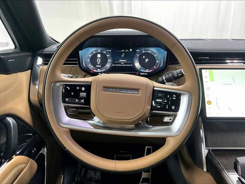Used 2025 Land Rover Range Rover SE AWD/4WD image 17