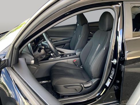 Used 2023 Hyundai Elantra SEL w/ Convenience Package FWD image 8