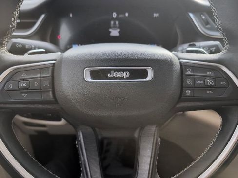 Used 2022 Jeep Grand Cherokee Limited image 31