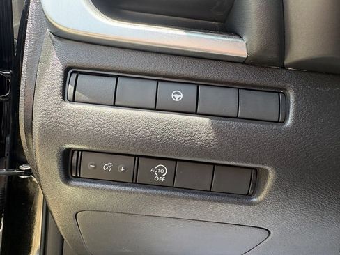 Used 2023 Nissan Rogue SV AWD/4WD image 17