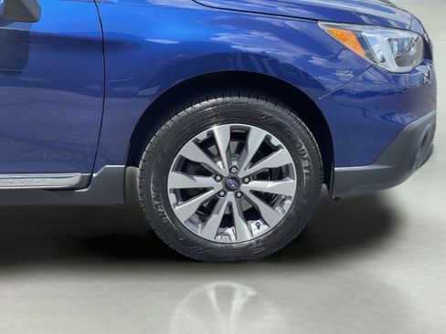 Used 2017 Subaru Outback 2.5i Touring AWD/4WD image 9