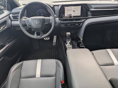 Used 2025 Toyota Camry SE image 19