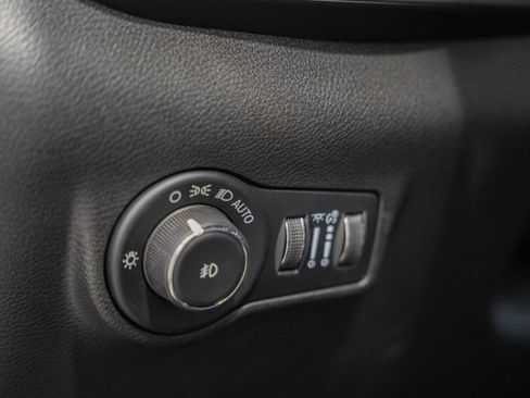 Certified 2023 Jeep Compass Latitude AWD/4WD image 39
