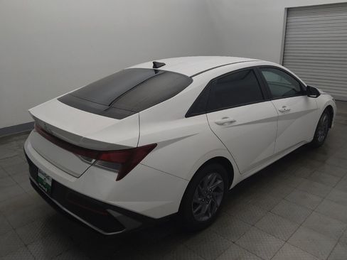 Used 2024 Hyundai Elantra SEL FWD image 9
