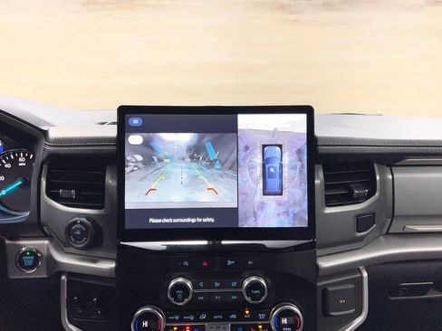 Used 2024 Ford Expedition XLT image 16