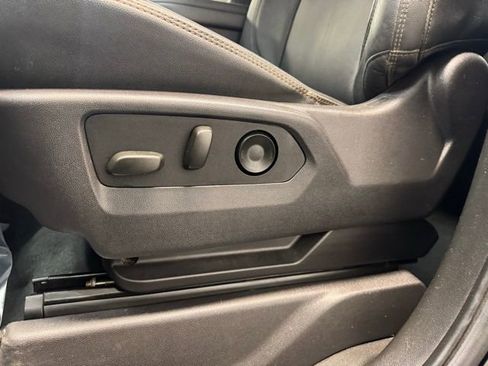 Used 2024 GMC Sierra 2500 AT4 image 13