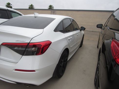 Used 2023 Honda Civic Sport image 3