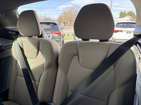 Used 2025 Volvo XC90 B5 Plus image 32