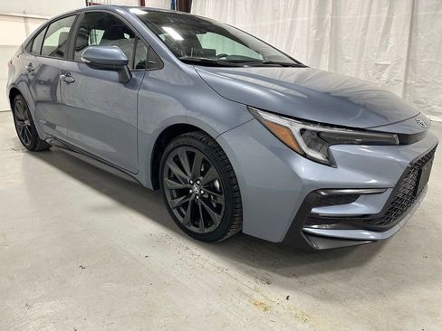 Used 2025 Toyota Corolla SE w/ SE Premium Package image 1