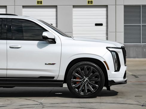 Used 2025 Cadillac Escalade V w/ LPO, Floor Liner Package image 18