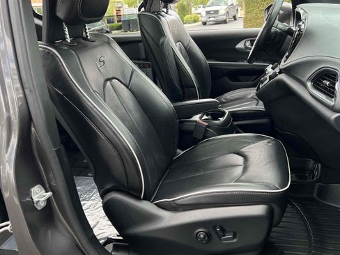 Used 2019 Chrysler Pacifica Limited w/ Advanced Safetytec Group FWD image 40