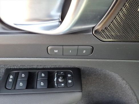 Used 2021 Volvo XC40 T5 R-Design w/ Climate Package image 16