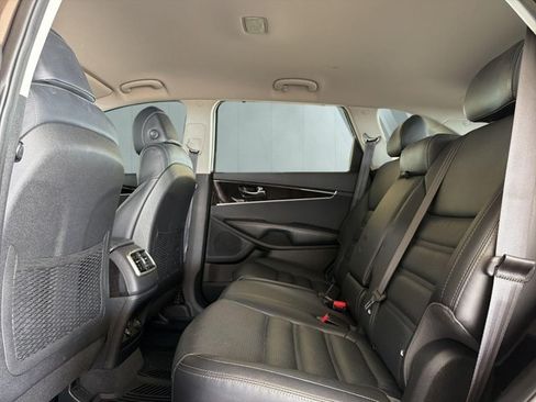 Used 2017 Kia Sorento EX FWD image 11