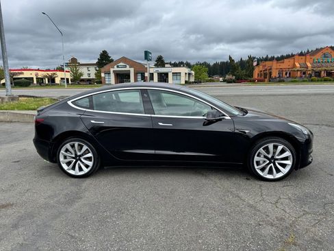 Used 2018 Tesla Model 3 Long Range RWD image 8