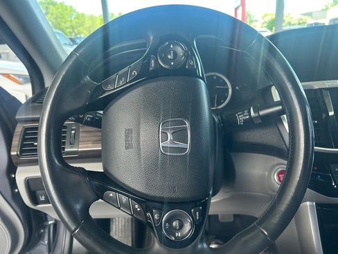 Used 2017 Honda Accord Touring image 15