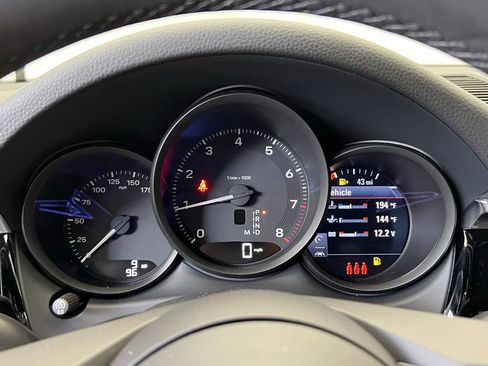 Used 2026 Porsche Macan AWD/4WD image 10